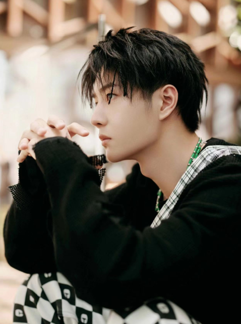 戴翡翠的王一博为何如此有魅力?原来好的玉石,真的能为男士加分