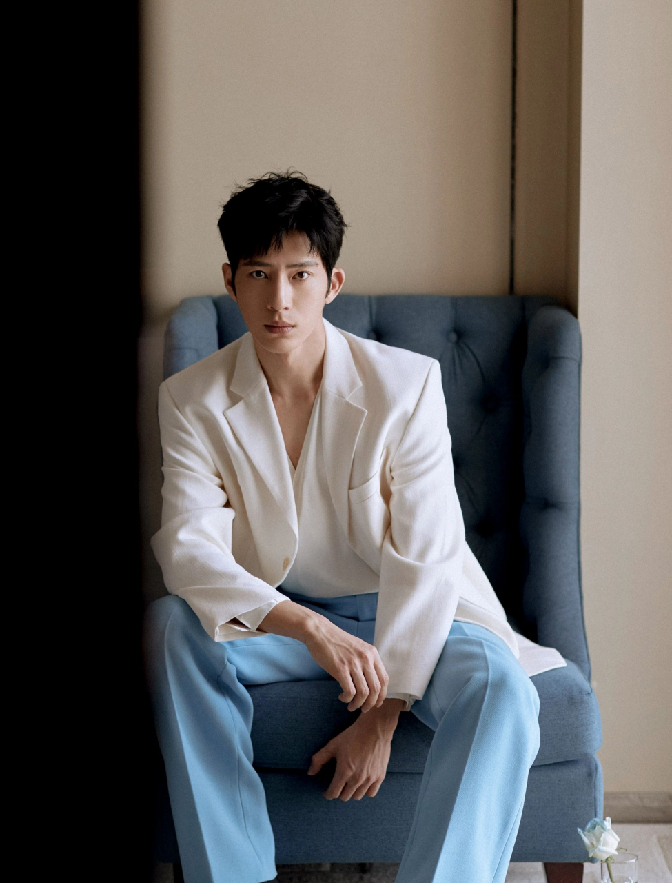 时尚穿搭# #明星穿搭# 井柏然的白77蓝,贵气十足