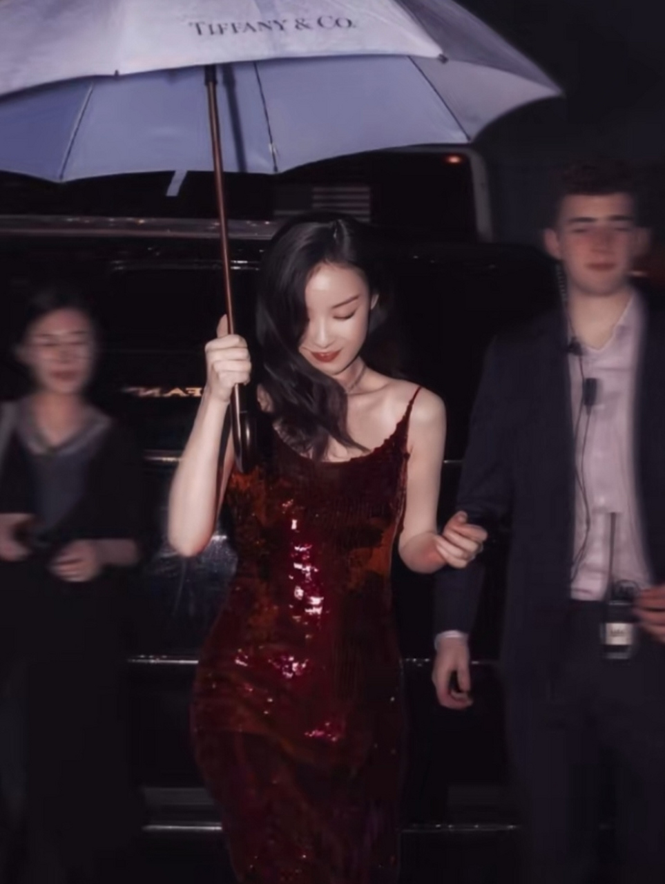 倪妮tiffany雨伞高清图图片