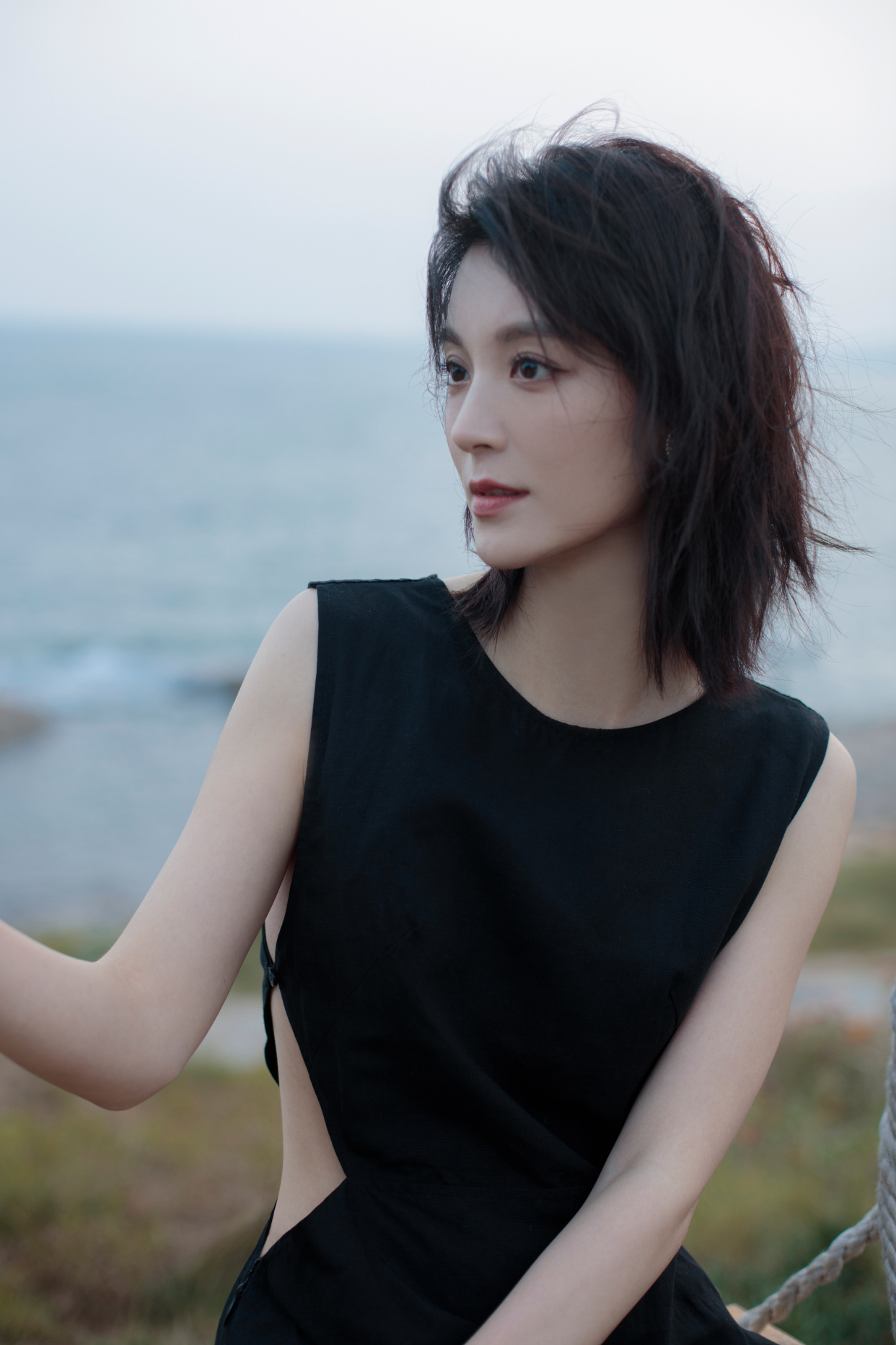 毛林林首支单曲《有个你》今日上线,发写真配合宣传