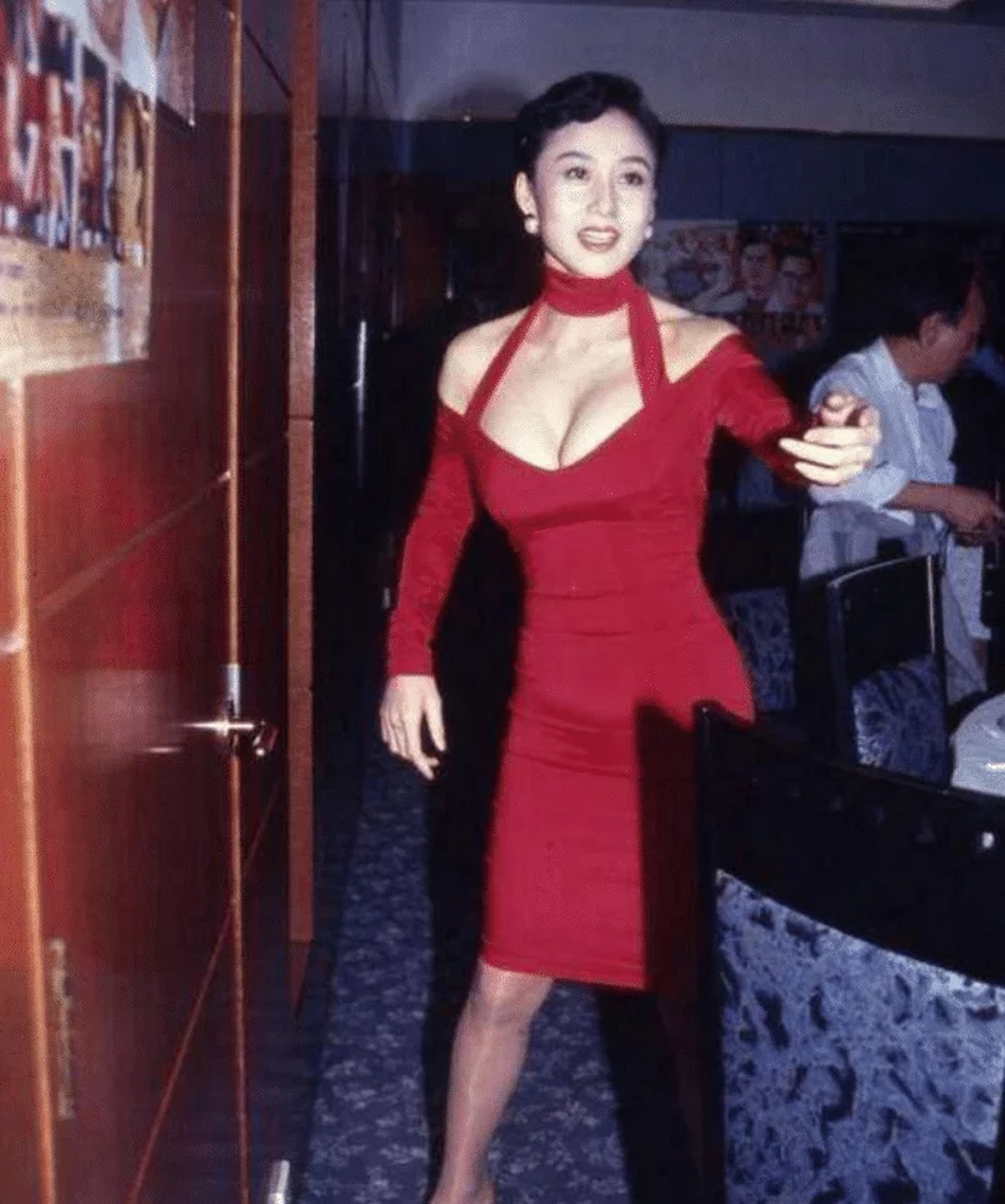 利智年轻时候真的是软玉温香,娇艳诱人,美得不可方物,不知道曾让多少