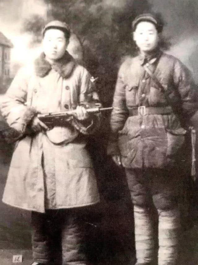 老照片:当年首长身边的保镖,看起来老实,实际上却是深藏不露