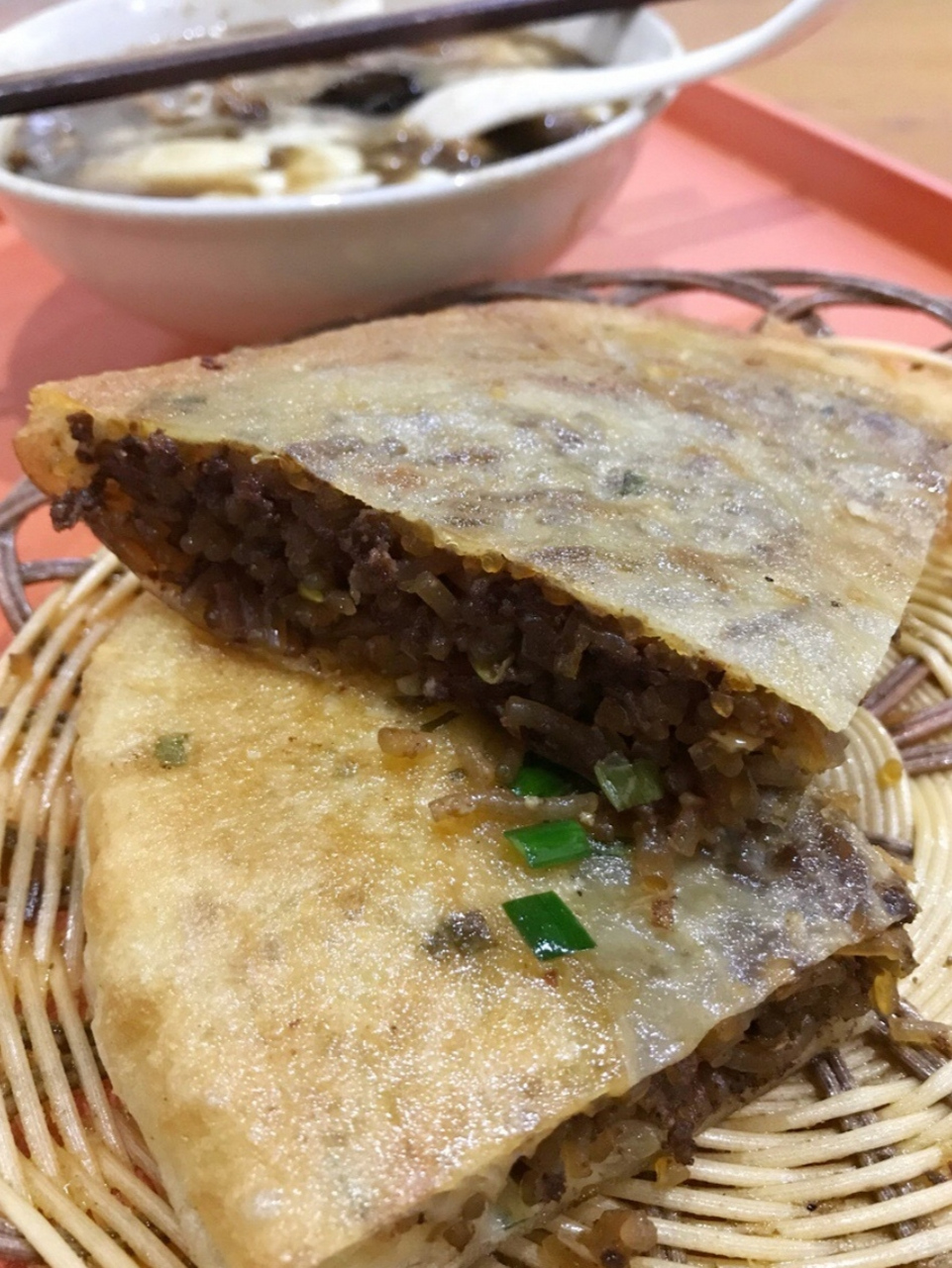 国庆旅游:郑州十大美食之肉盒  肉盒是郑州特色小吃