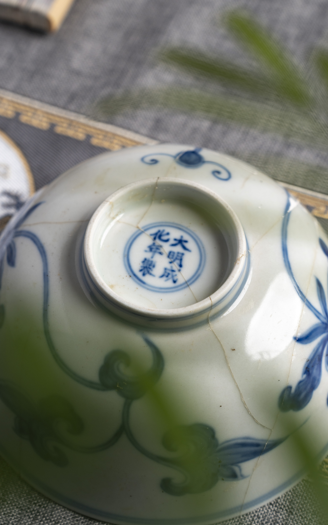 成化萱草纹宫碗