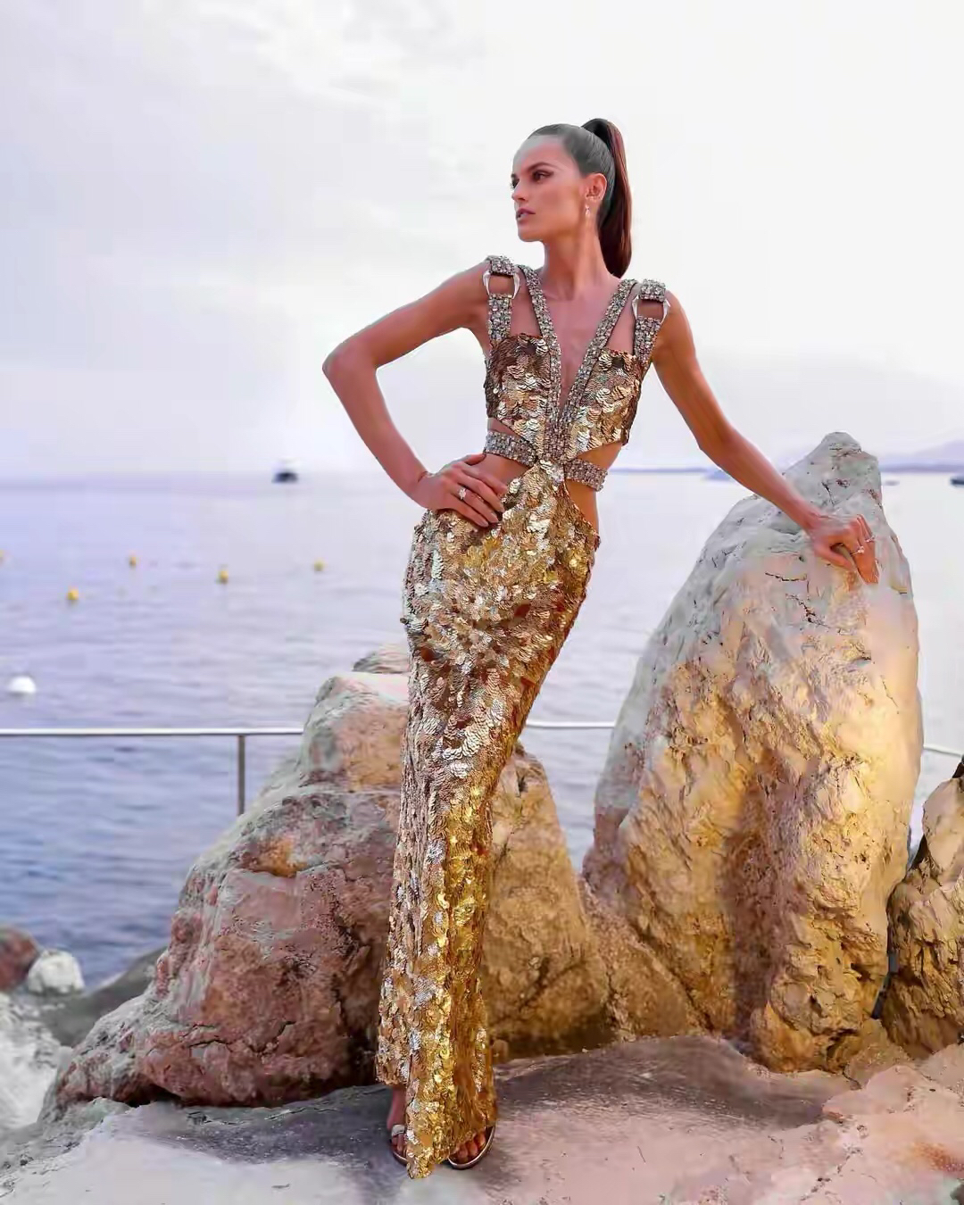 维密天使伊莎贝尔·歌勒生活美照,酷爱运动身材婀娜多姿