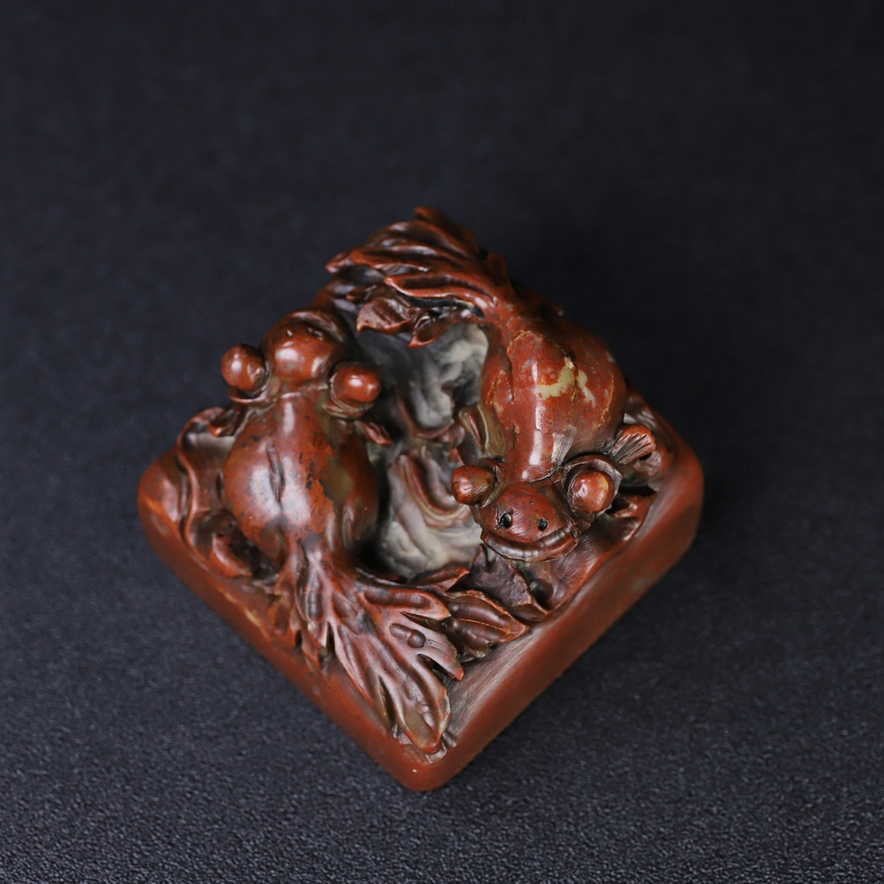 旧藏寿山石朱砂红巧雕【金玉满堂】金鱼钮印章,长5.5厘米宽5.