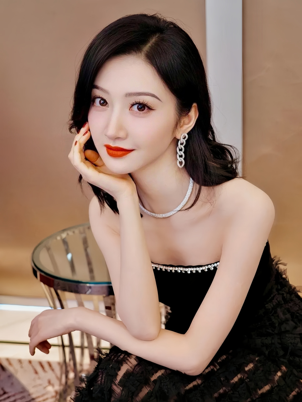 景甜,一个身材好,颜值高,漂亮迷人的明星.