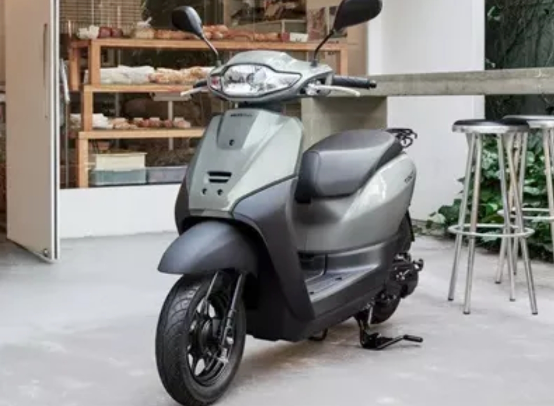 1l油跑80km!本田新车tact50:水冷散热,座下能放头盔,25号上市