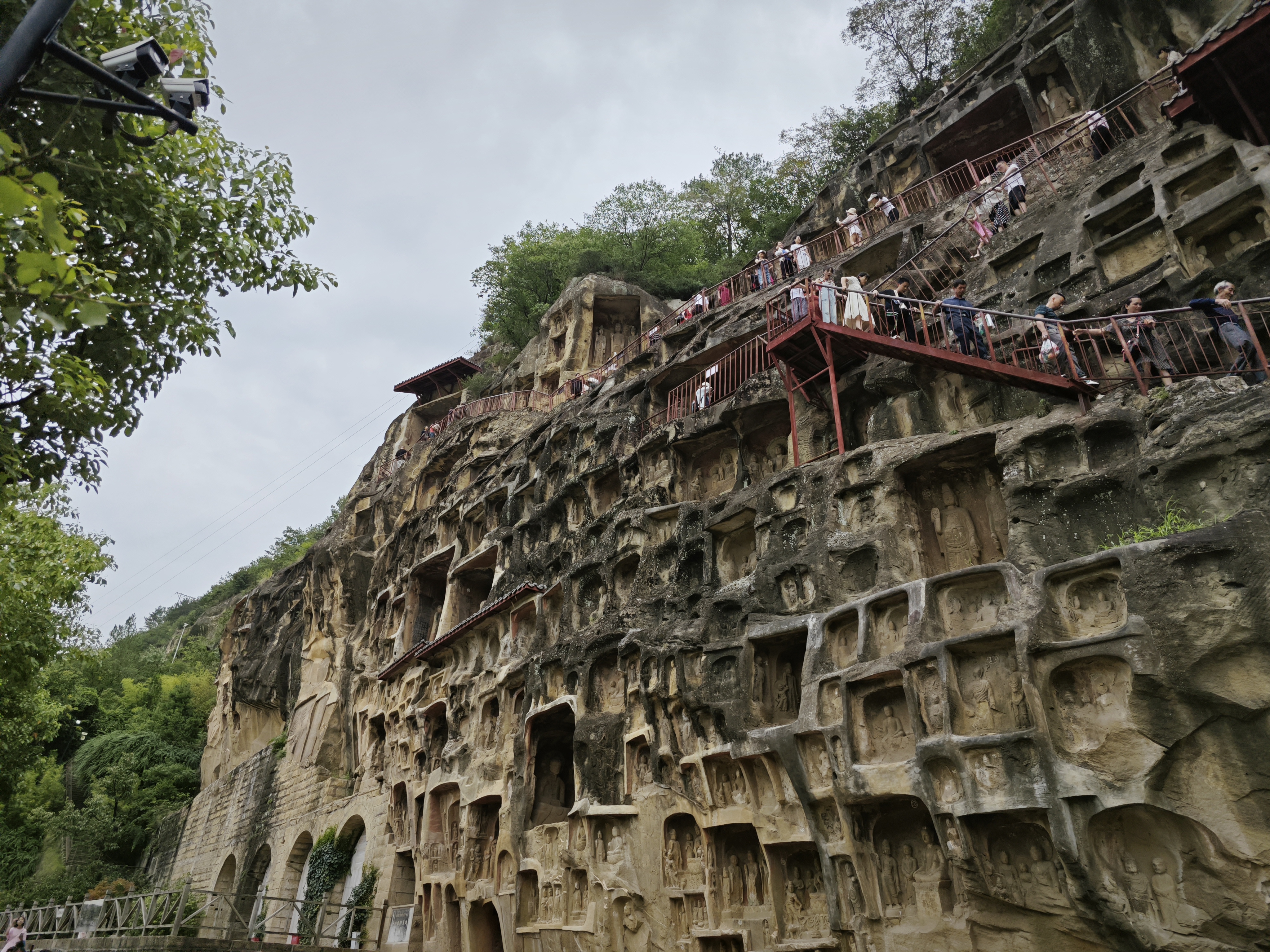 广元千佛崖景区,绝壁之上的壮观景象