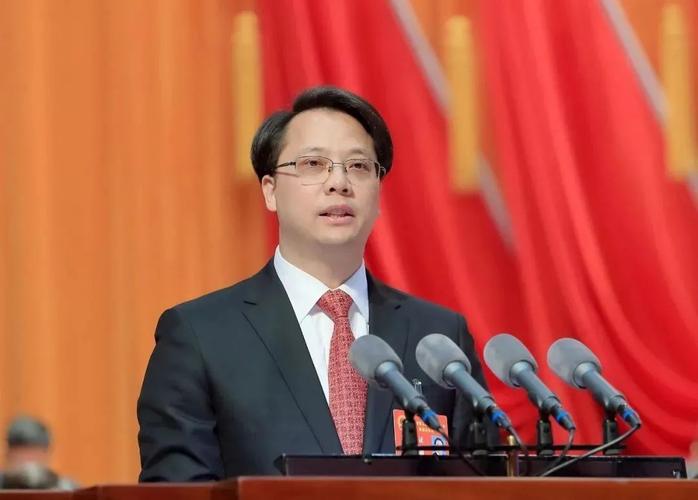 现任广东省委常委,秘书长,是75后副部级干部,硕士研究生毕业!
