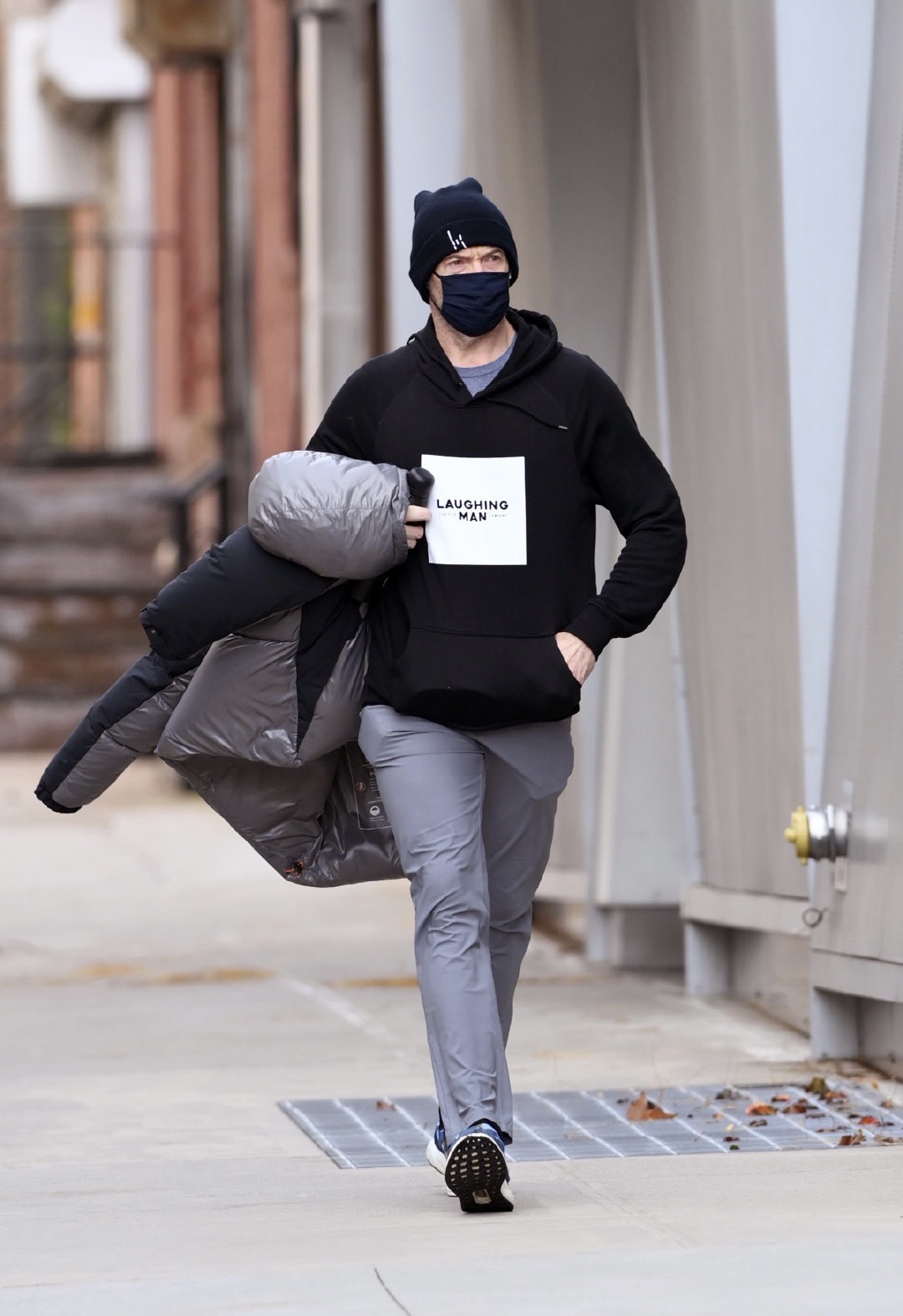 帅气!休·杰克曼(hughjackman)在纽约外出最新街拍