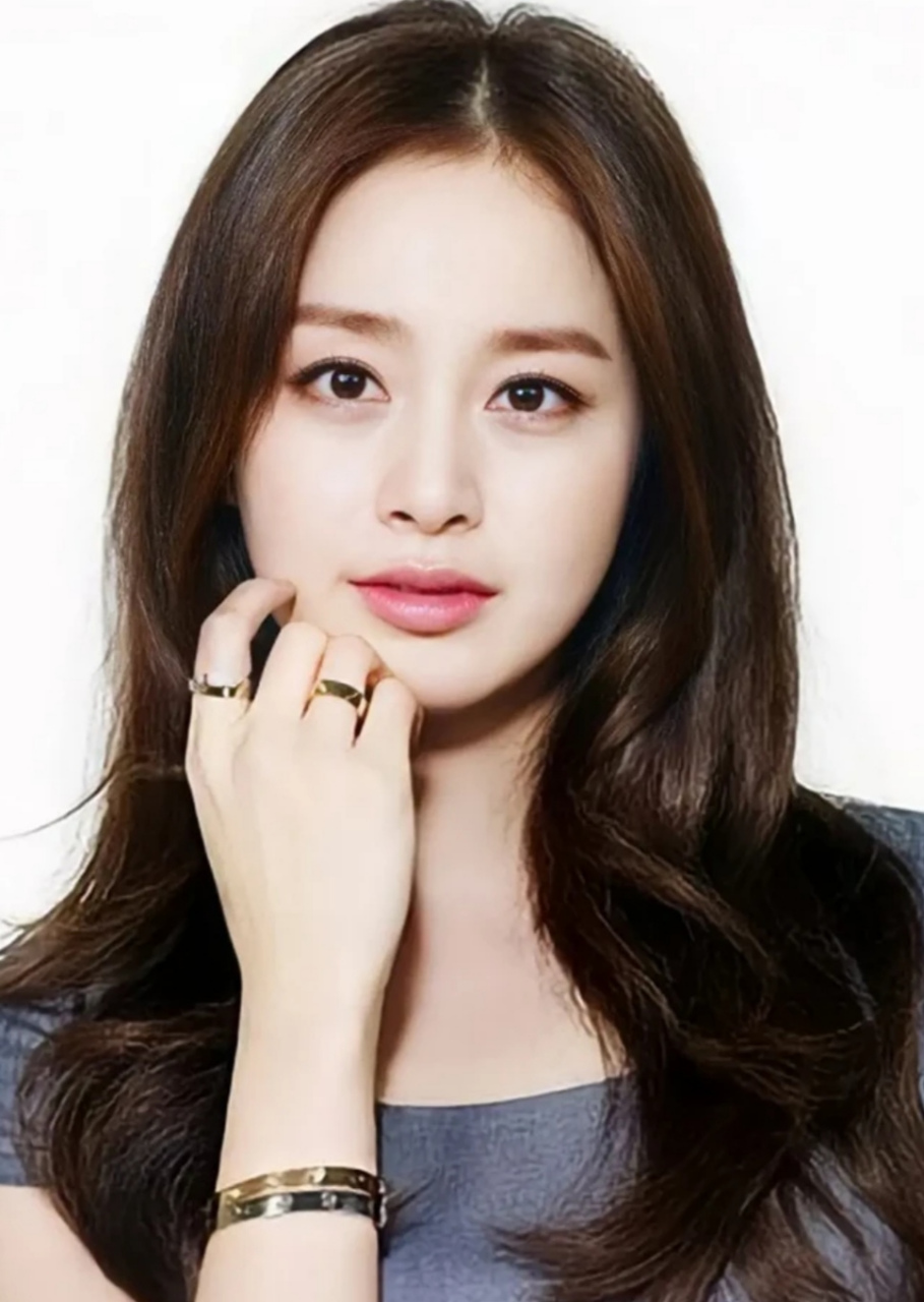 韩国网友评的五大顶级美女:全智贤,孙艺珍,金泰熙,金喜善,宋慧乔.