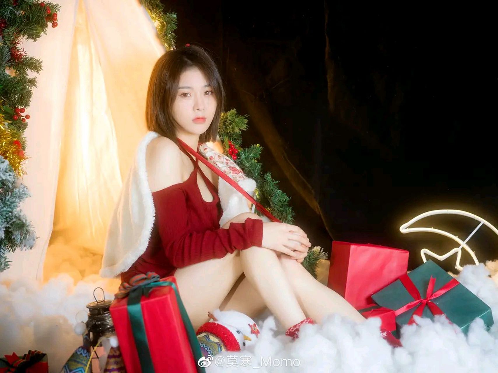 人气偶像团体snh48成员莫寒,在社交平台分享了一组照片,照片中莫寒