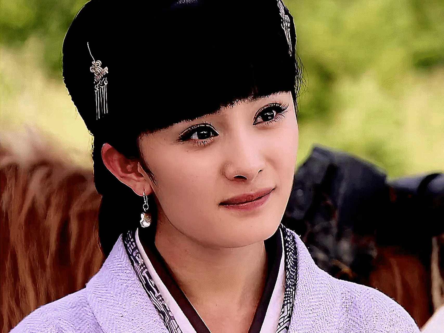 杨幂的雪鸢眼妆好大好漂亮,也只有她能驾驭这么丑的刘海了吧