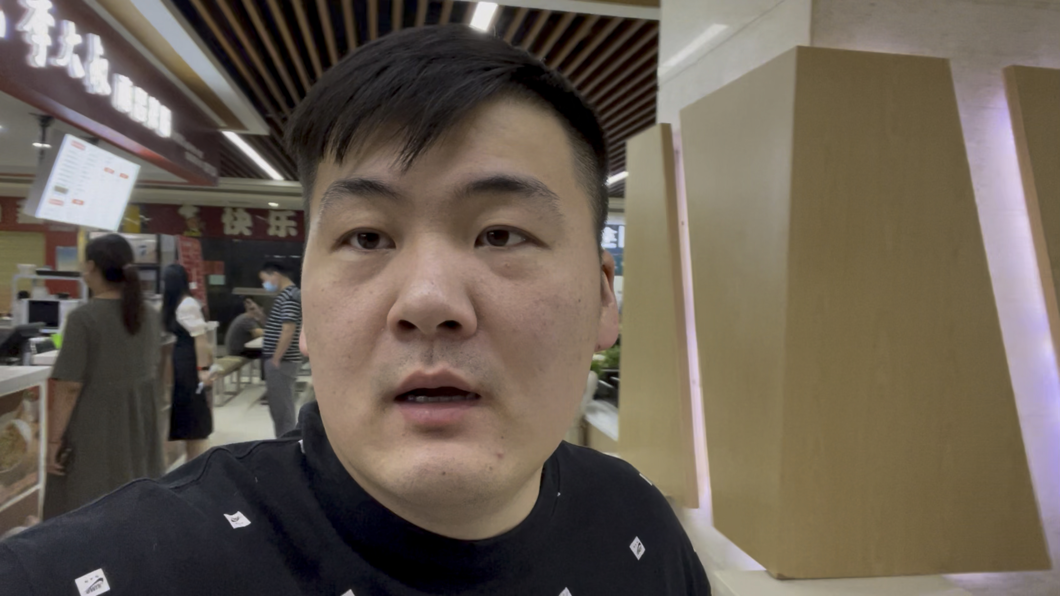 第一家堂食海鲜鸡店开始装修了,餐饮做好的模式就是线上线下结合