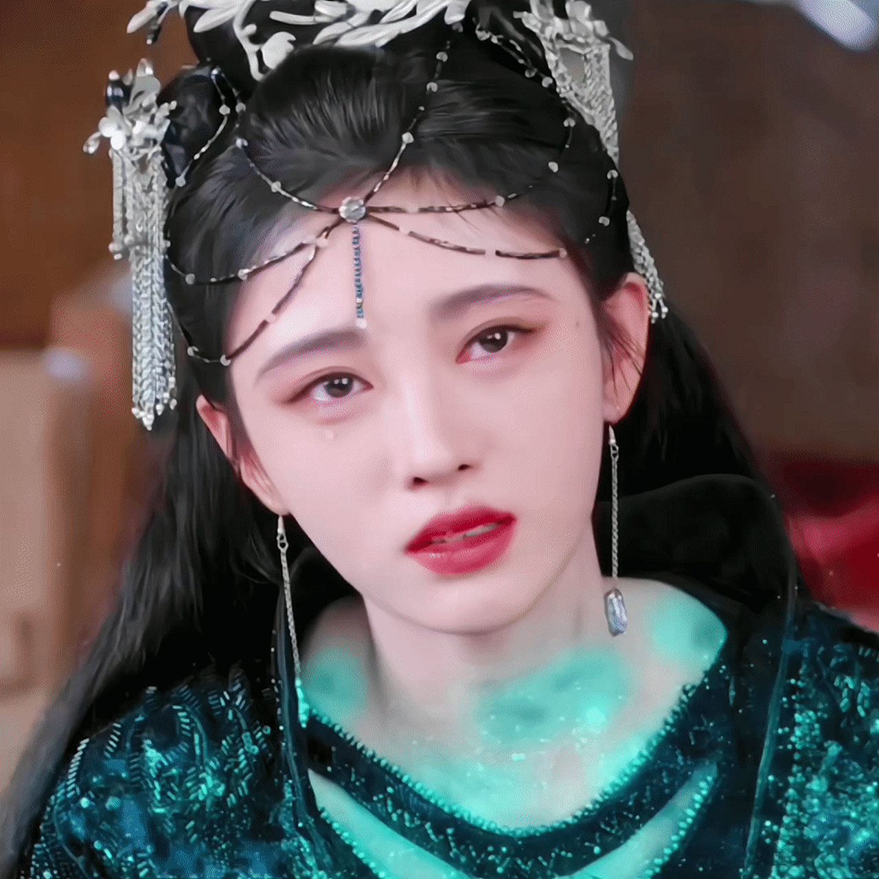 白鹿哭戏vs鞠婧祎哭戏,谁更有感染力? ​