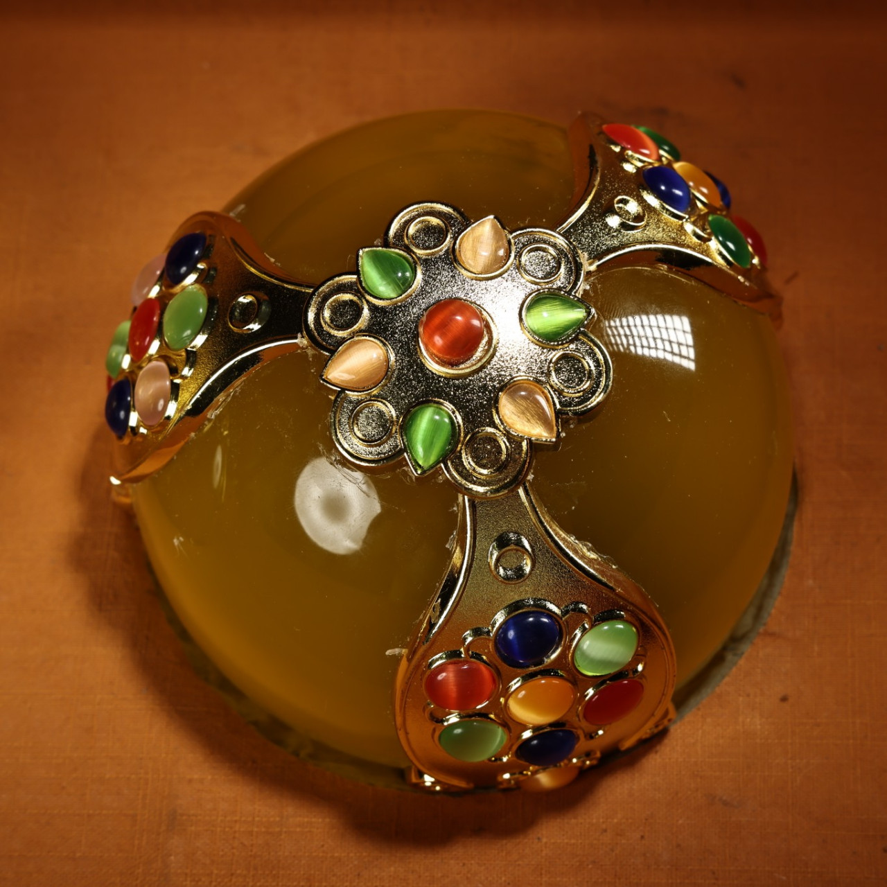 珍品旧藏收罕见极品猫眼石镶嵌宝石球一对 保存完好 配老彩绘漆器官箱