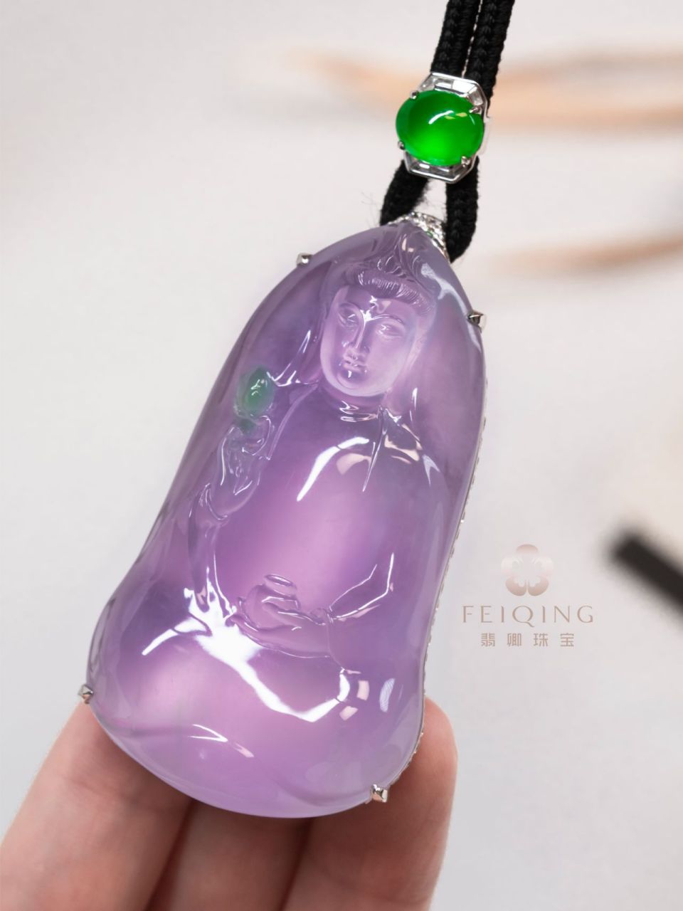 如此美丽的紫罗兰挂件吊坠!