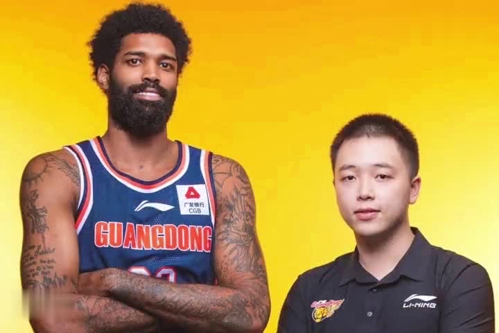 广东三消息:泰勒打野球赚外快,翻译小余离队,徐杰担形象代言人