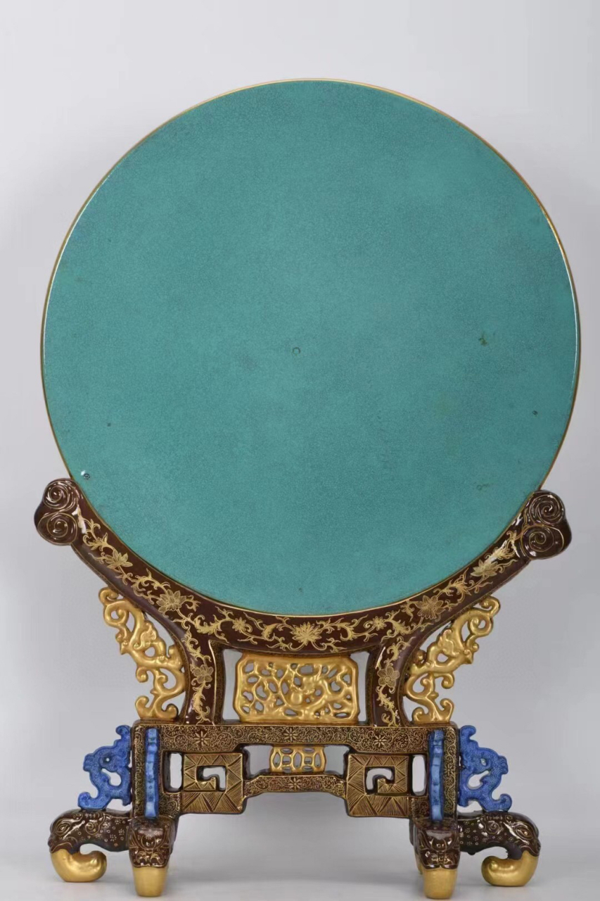 清乾隆,珐琅彩雕刻描金屏风 高46.2厘米,最大径31.2厘米,底径29厘米.