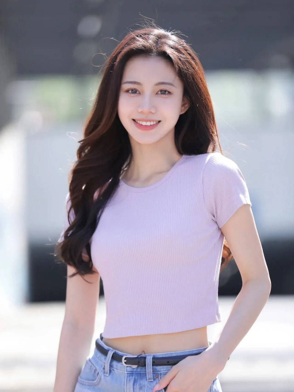 唇红齿白,明眸善睐,女神级的人物