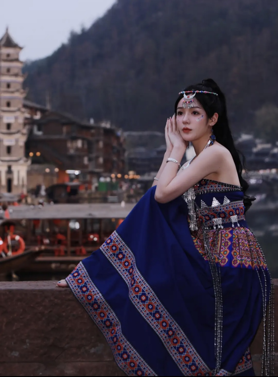 一位湘西土家族苗族自治州的苗族美女