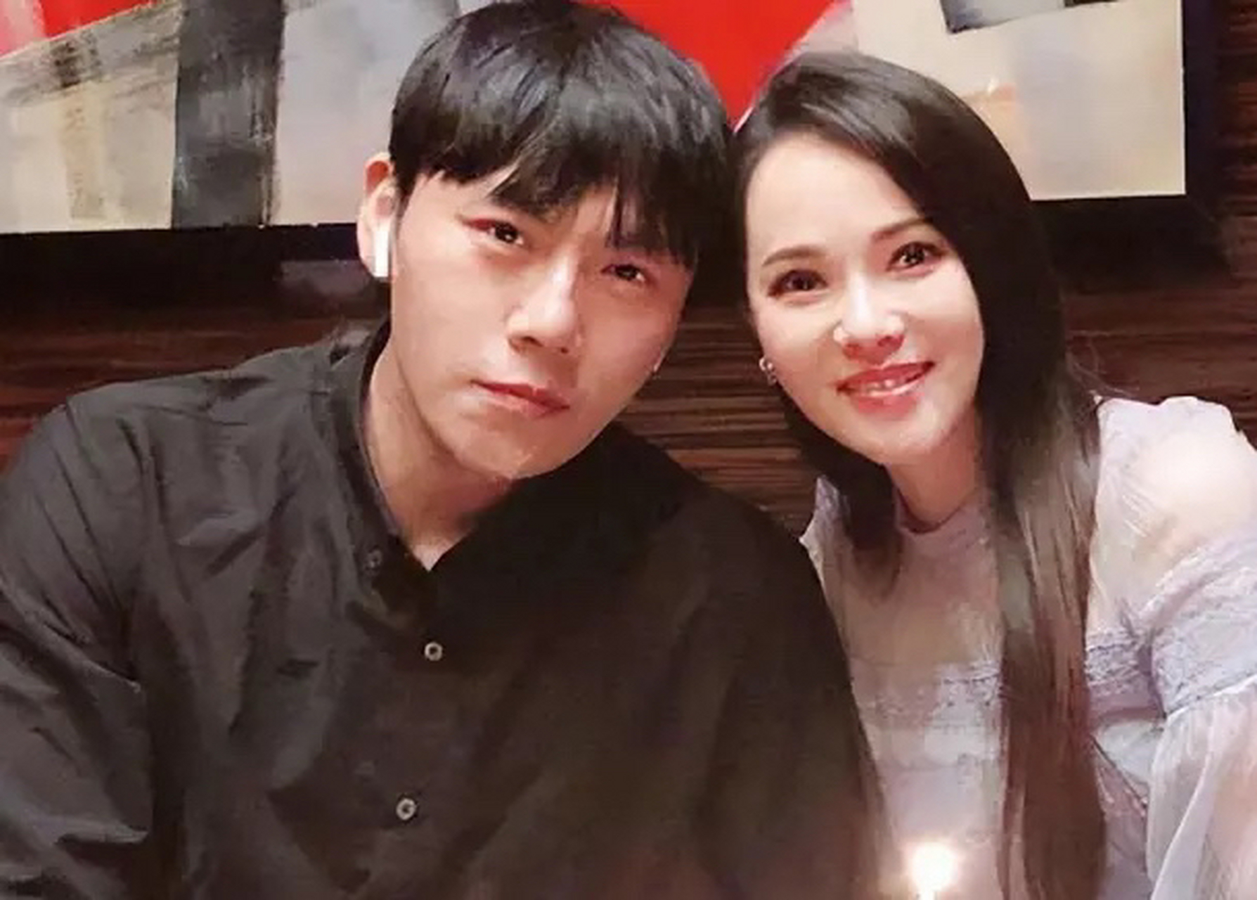 当年,50岁的伊能静做完超声波,给秦昊打电话:"老公,我的子宫很健康,就