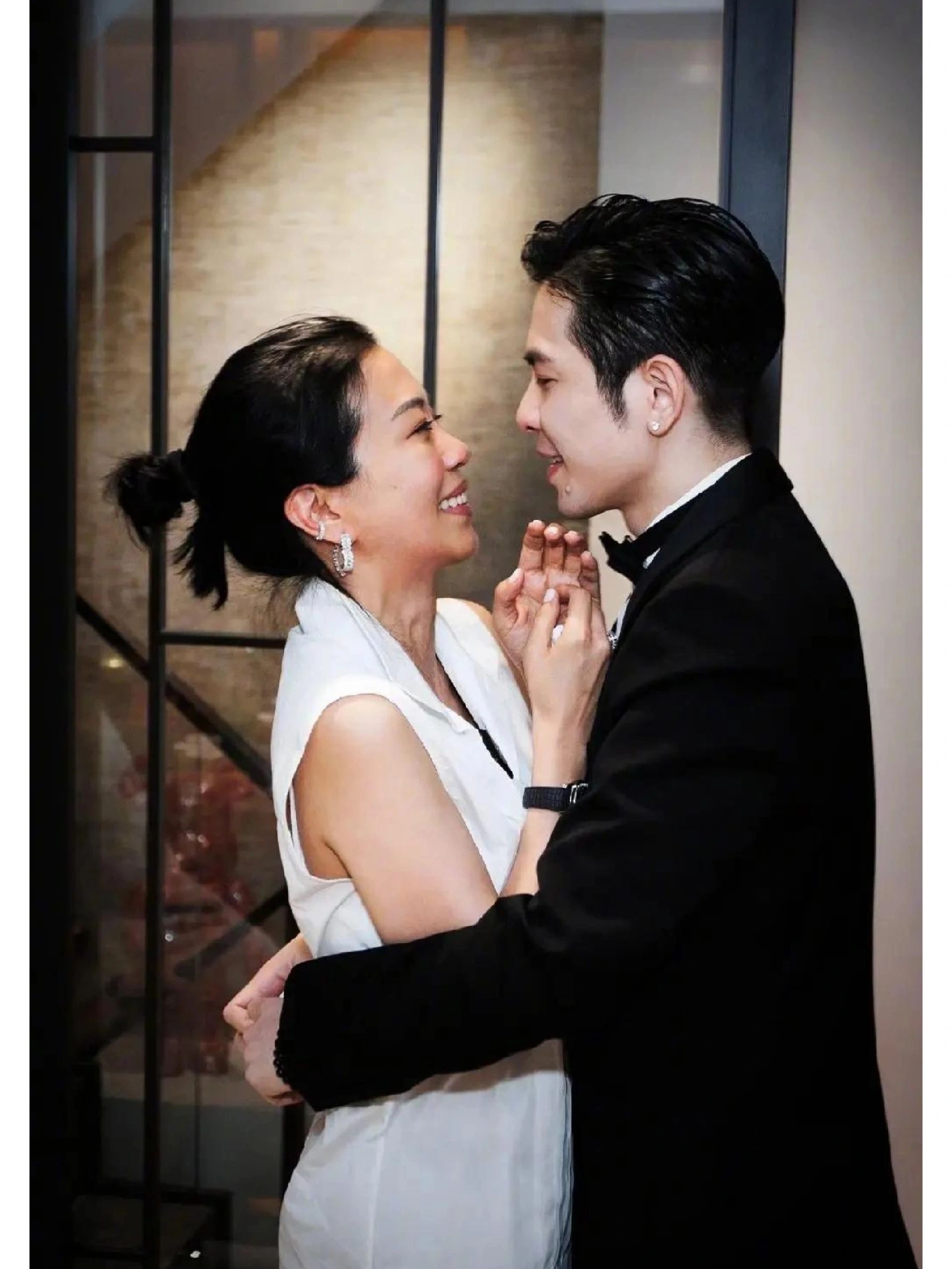 萧敬腾求婚成功,引爆社交媒体!