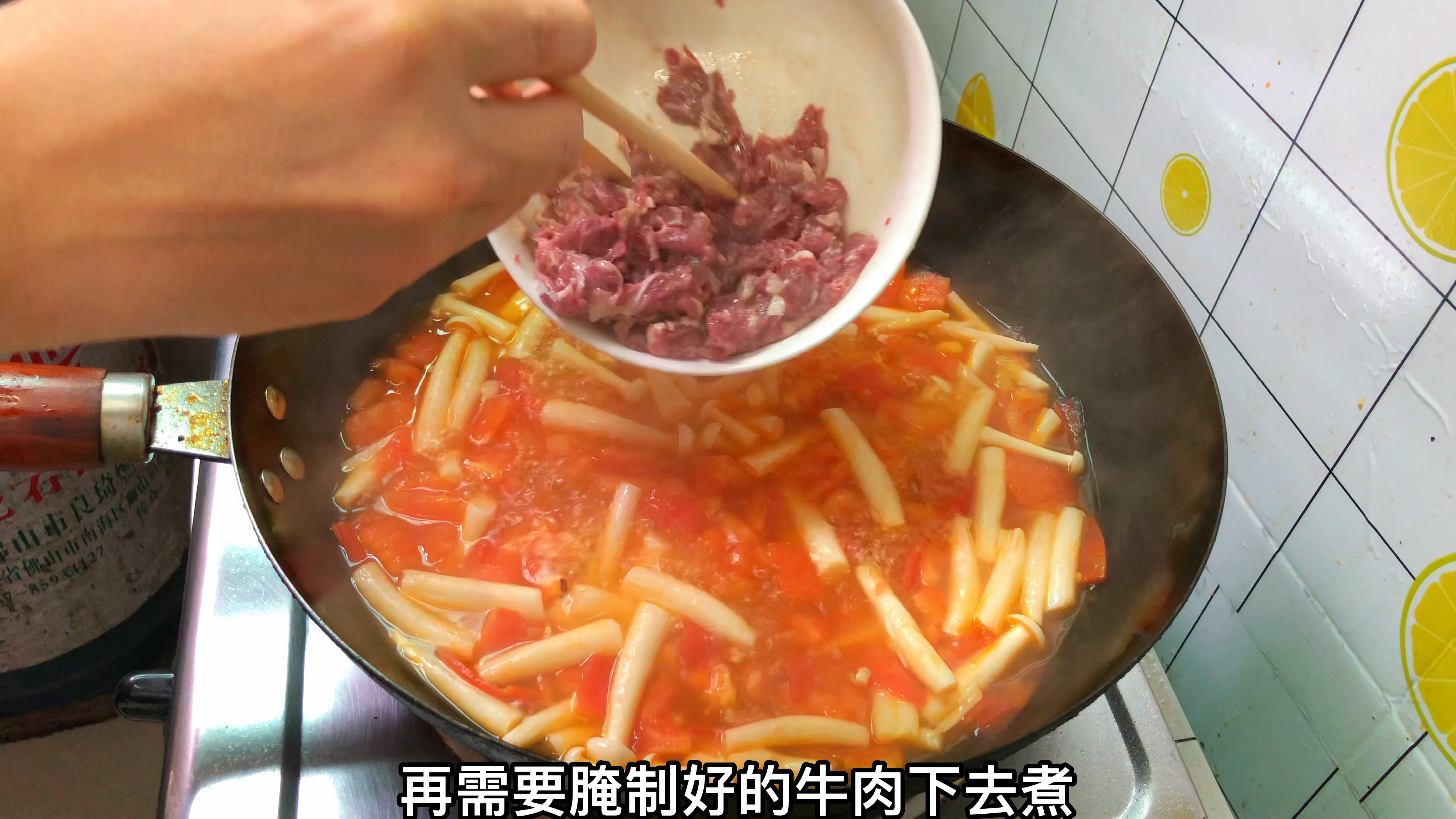 天气热,广东人教你生滚汤:番茄牛肉汤,家常美味又开胃