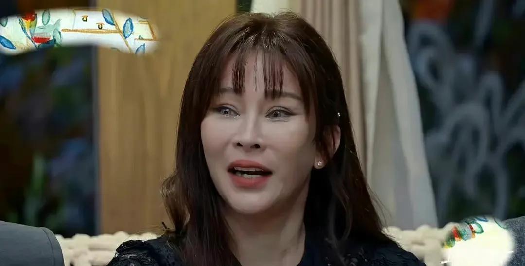 43岁温岚整容失败!填充过度五官变形成老巫婆,网友直呼辣眼睛