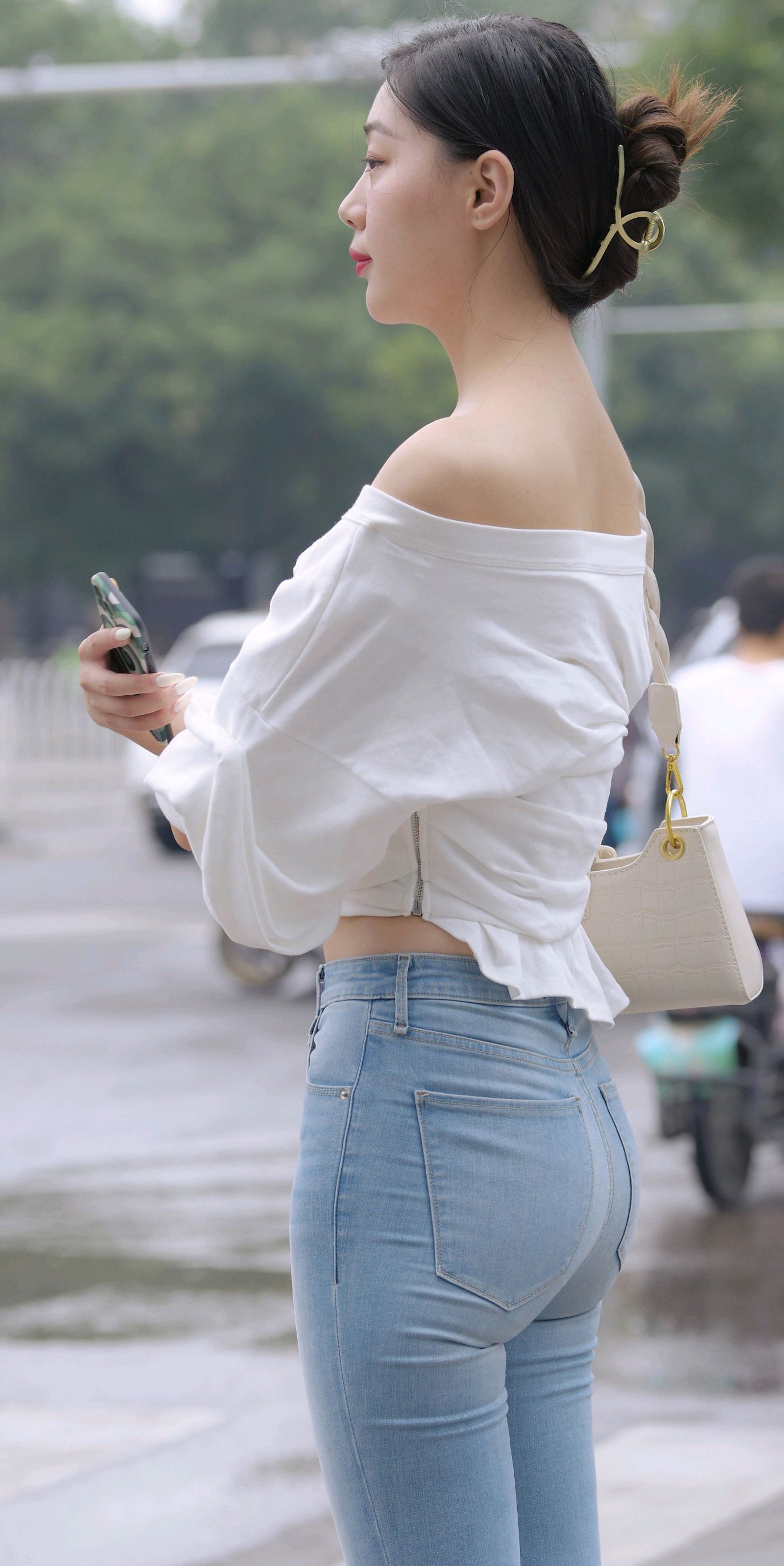 街拍大长腿牛仔裤美女图片