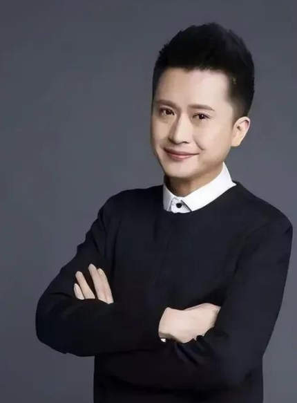 央视综艺频道的主持人明显存在不足!杨帆正在迎来事业的第二春!