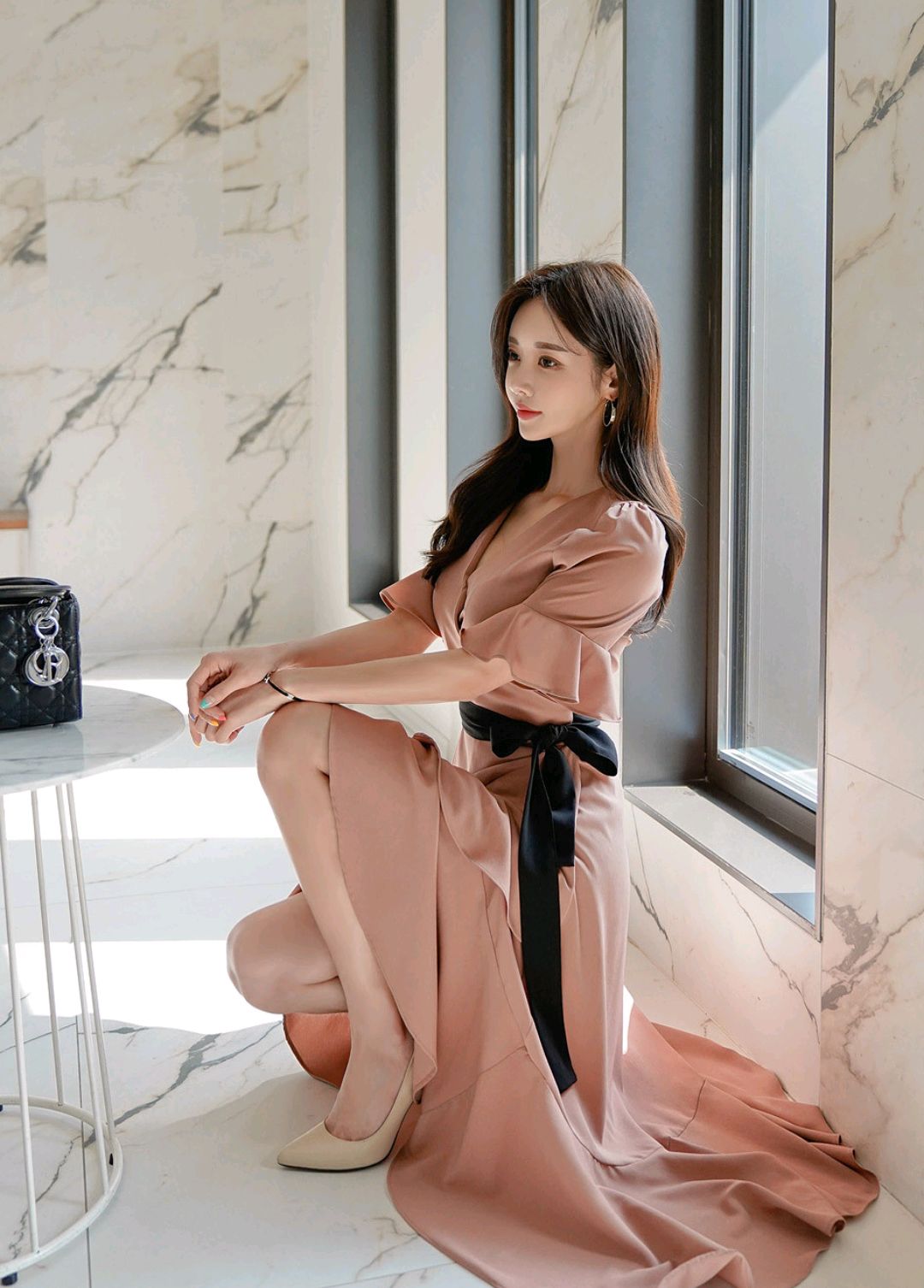 孙允珠:麂皮雪茄泛棕纯黑系带仙女裙