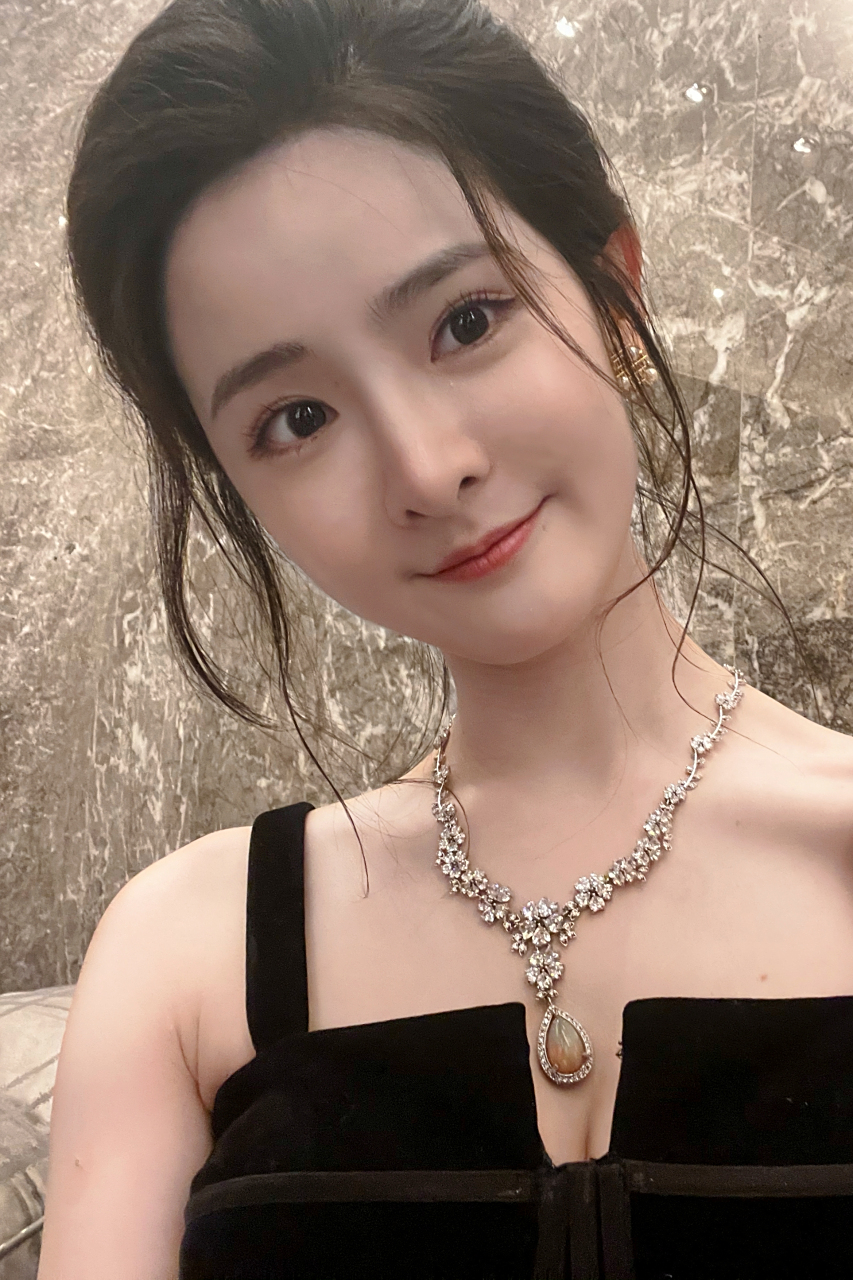 演员梦秦人像写真