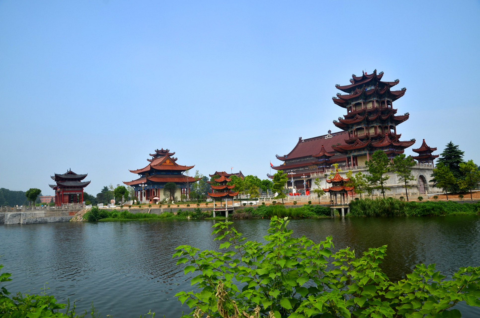 南海禅寺,国家4a景区,位于中国河南省驻马店市汝南县县城东南隅,占地