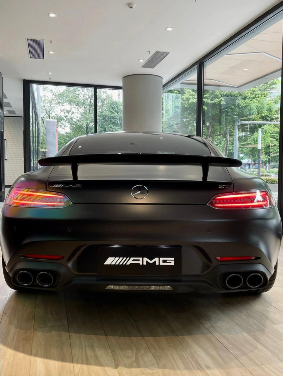 奔驰amg gt 14688 暗夜特别版!男人的皮大衣!