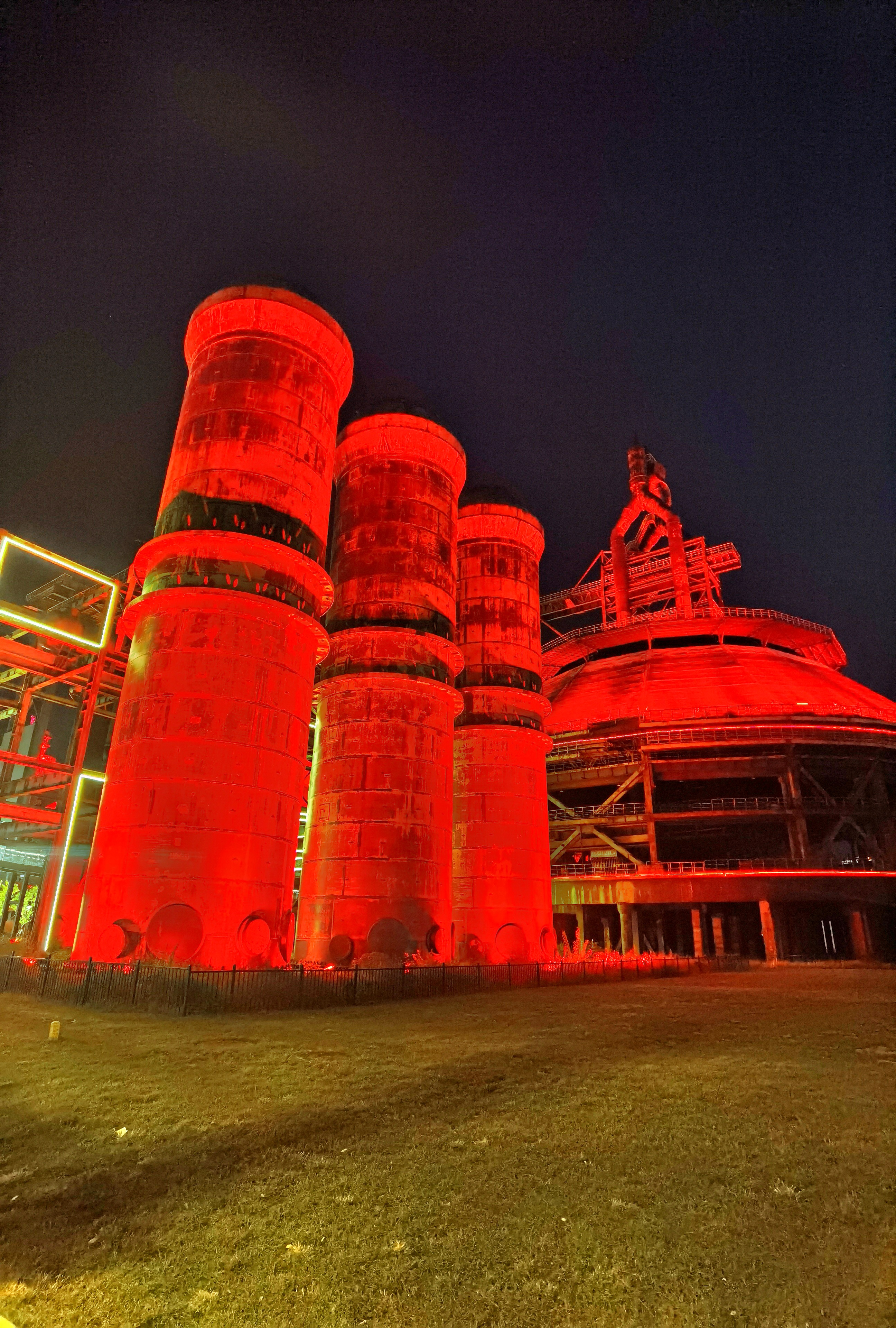 北京首钢园夜景很美!