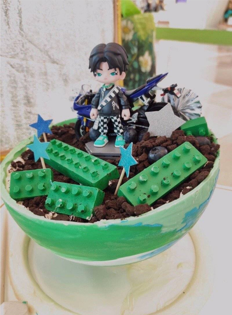 王一博生日那天粉丝们的蛋糕返图,每一个都充满了绿色元素,咱就是说