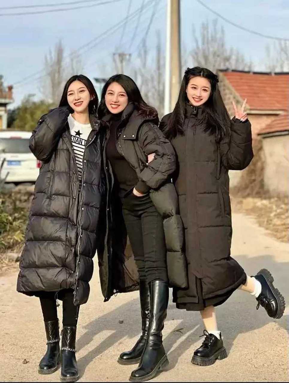 三姐妹回家拜年了,你们知道谁是大姐,谁是二姐,谁是小妹吗?#美女