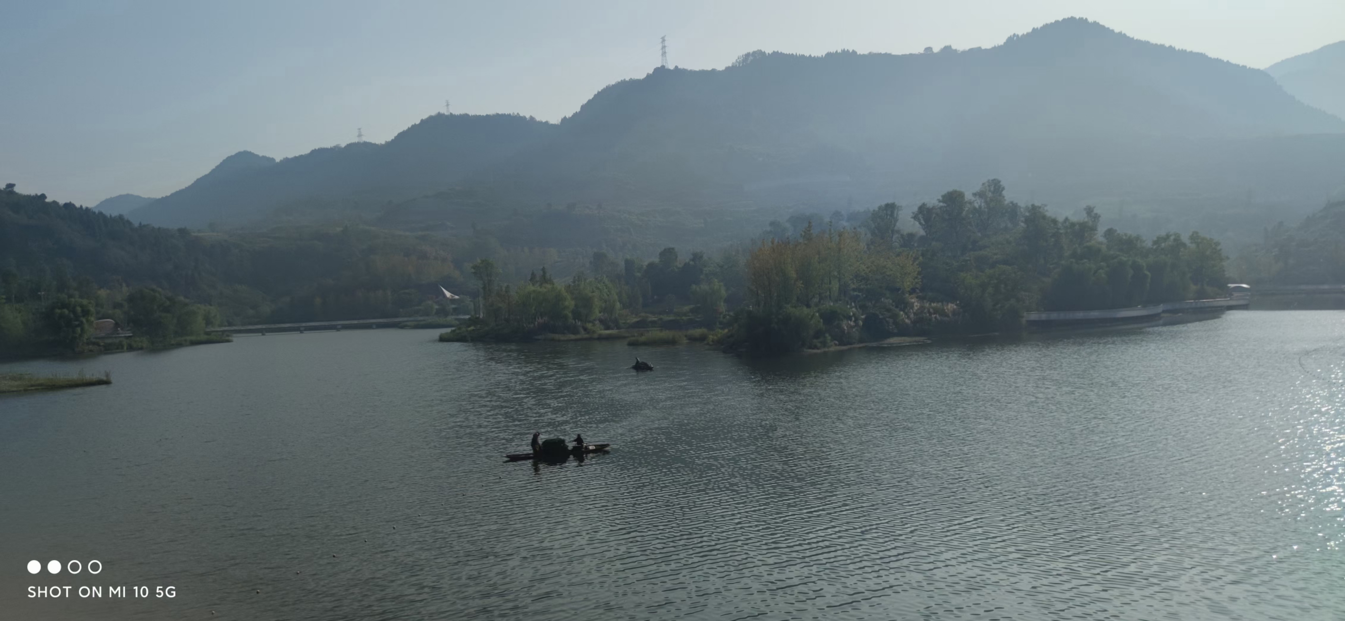 白面遮黑面,一俊遮百丑. 看脸看不透,看心黑如墨!