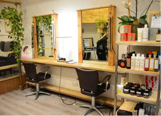 故事:阴间理发店半夜"鬼剃头",感应门自动开合,邻居道破玄机