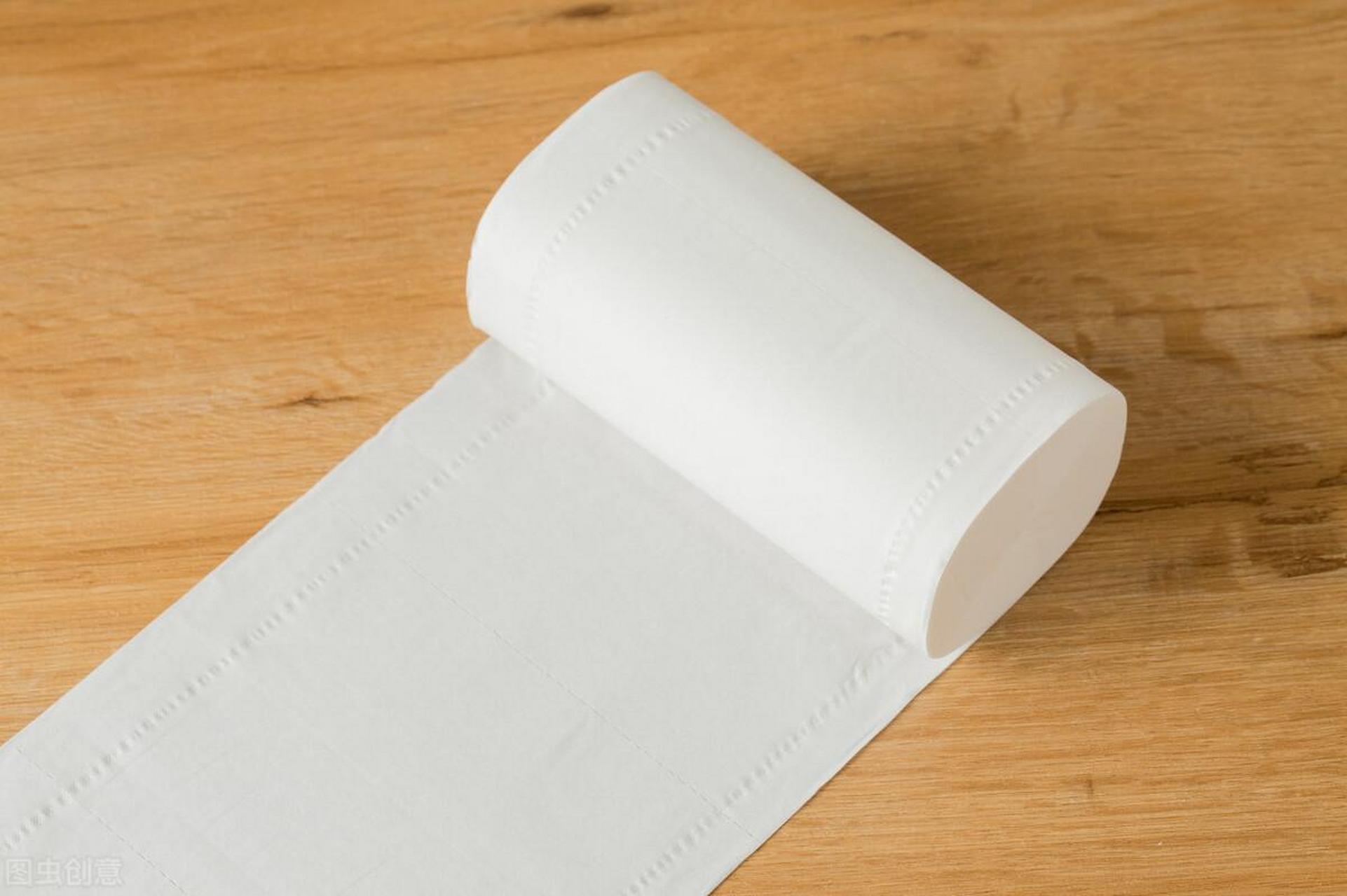 多亏造纸员工提醒  卫生纸的原材料分为原木,回收的废纸,植物秸秆和