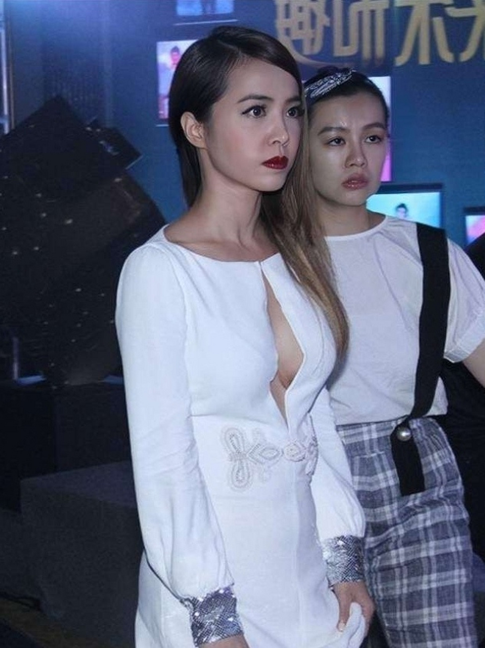 侧脸的蔡依林,歌唱的好,人也美.