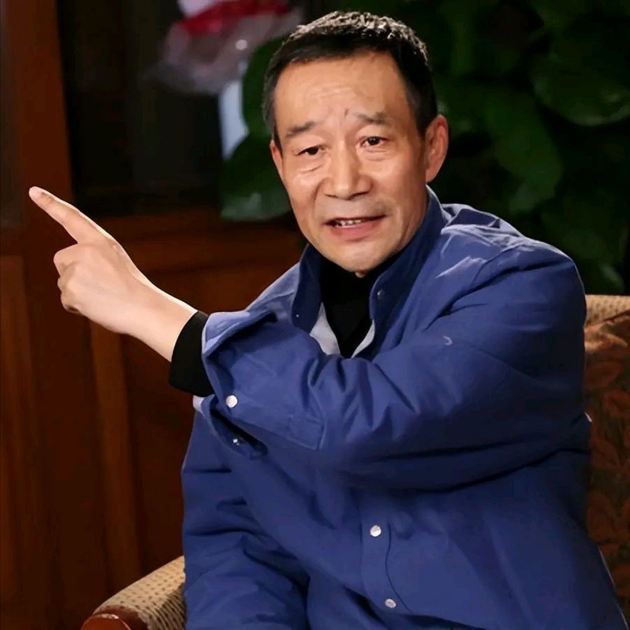 主持人,易立竞问演员李雪健,你对现在的娱乐圈怎么看.