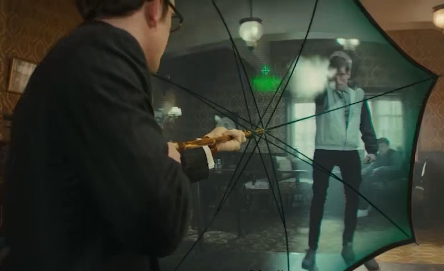 用什么材料做的?这把大黑伞不一般,水火不侵刀枪不入,该咋破?