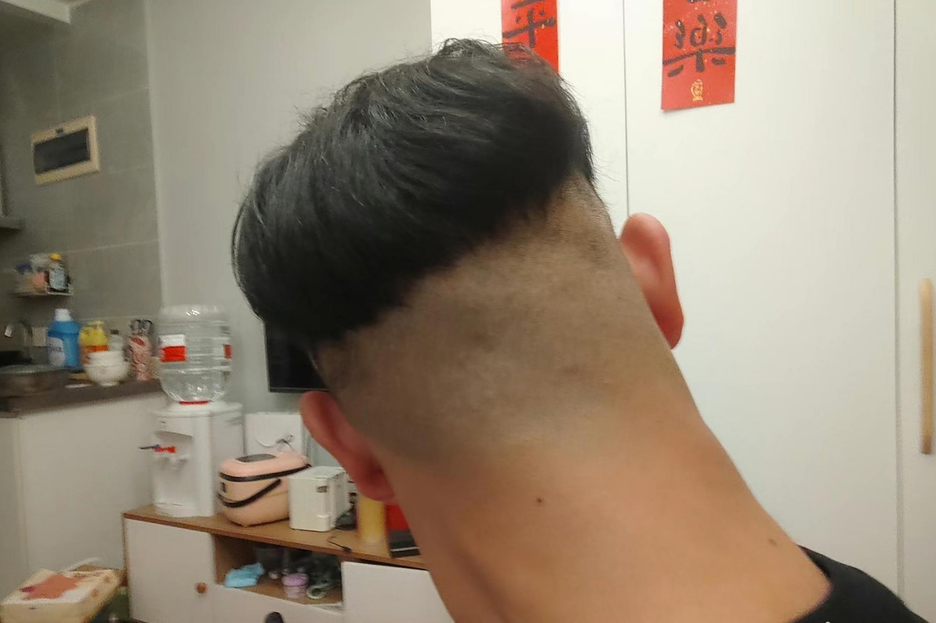 剪个头发,剪的真豆(逗)#搞笑