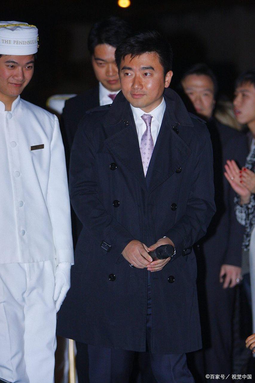 前央视主持人芮成钢刑满释放了,王者归来?当年的确是央视才子!