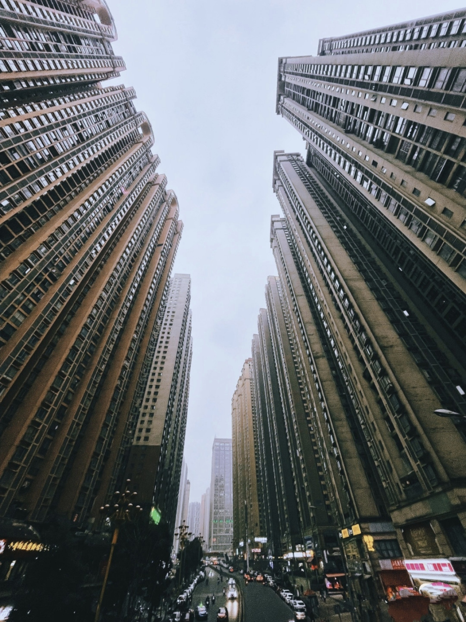 贵阳花果园小区,据说是全亚洲最大的小区,容纳了50万人生活在这里