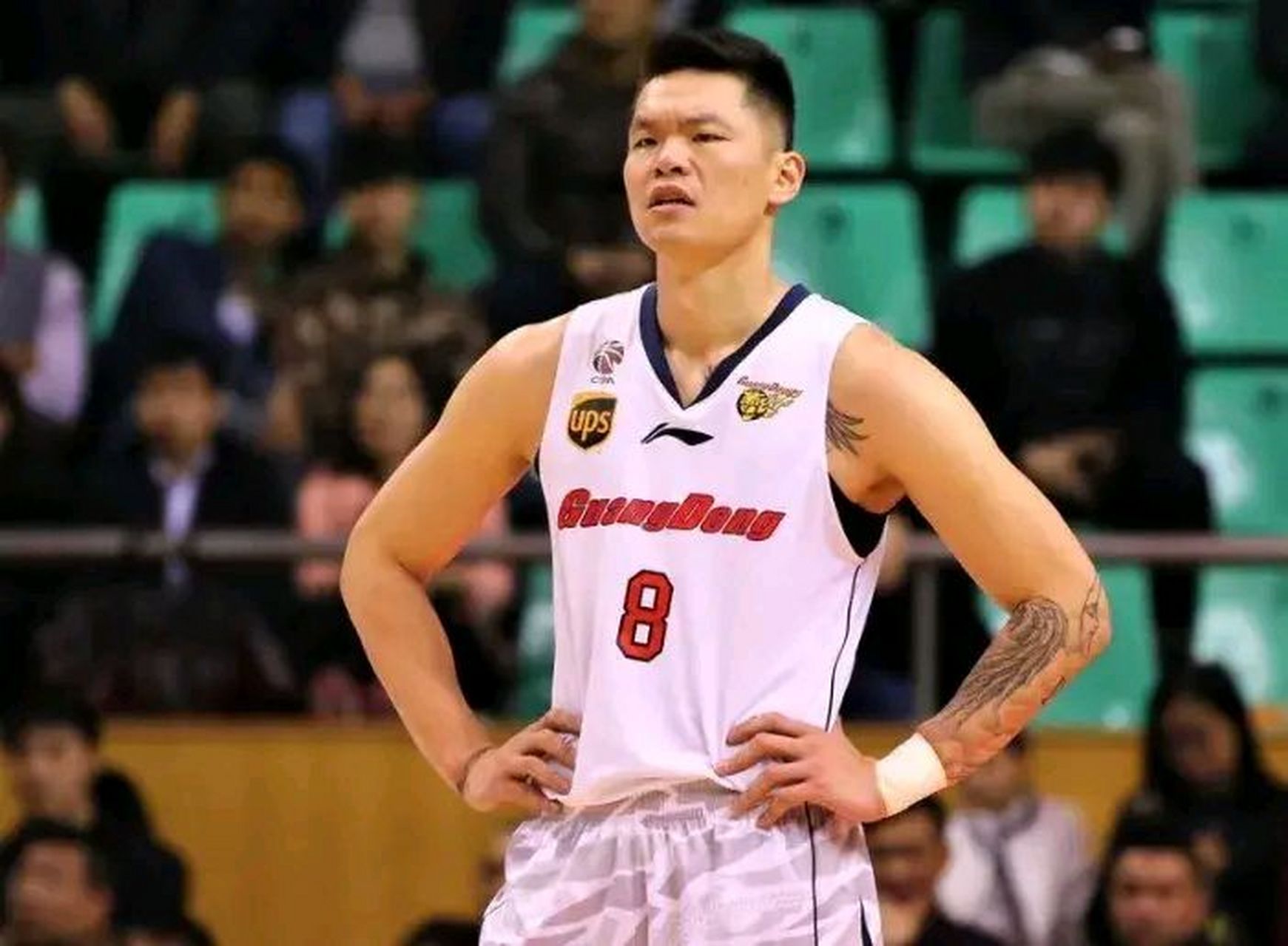 广东男篮总经理朱芳雨曾说道:原来有想过,算了,球衣(8号球衣)别退役了