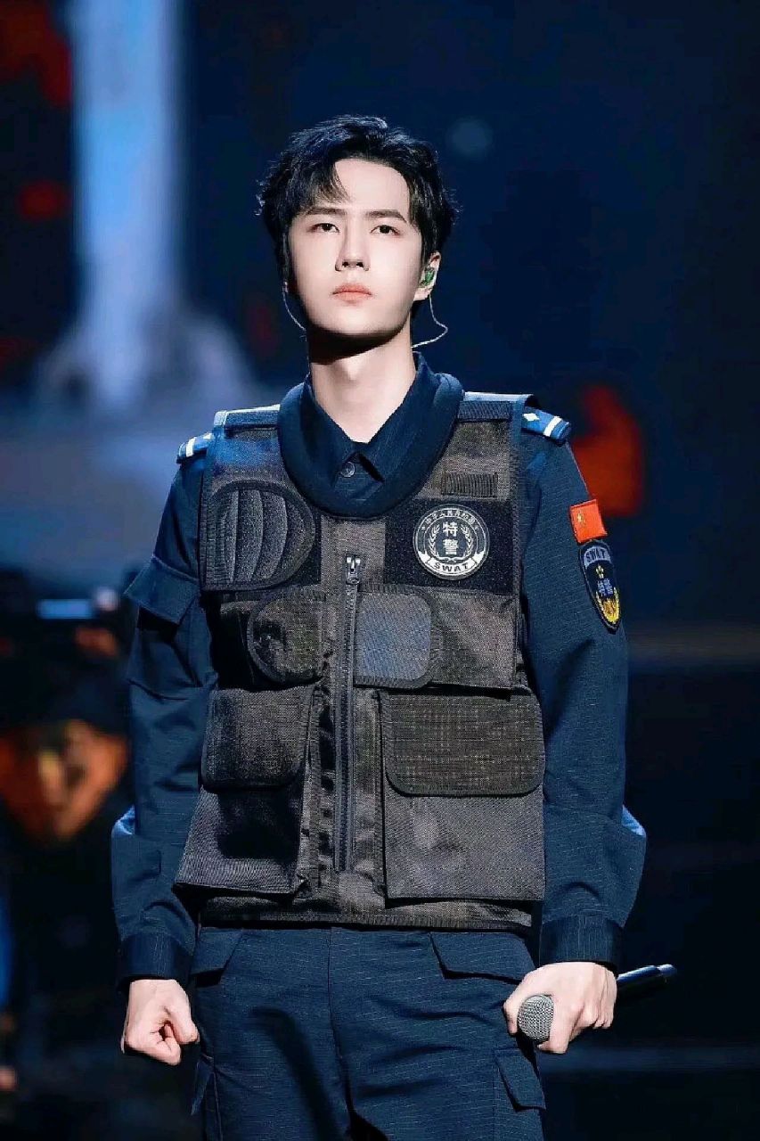 电影:《维和防暴队》 主演:黄景瑜,王一博,钟楚曦,谷嘉诚,赵华